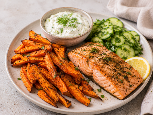 Würziger Ofenlachs mit Süßkartoffel-Fritten & Kräuterquark