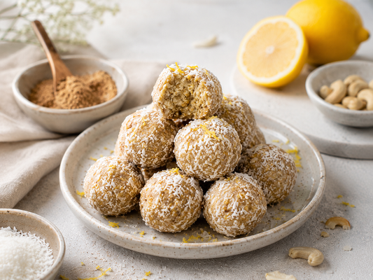 Zitronen-Cashew-Energyballs mit Kokos