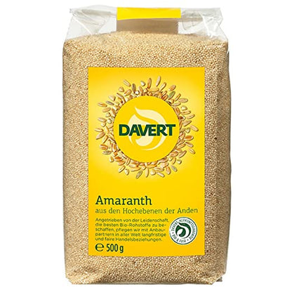 Bio Amaranth von Davert zum Backen in 500g Packung, Nahaufnahme der Amaranth-Körner in einer Verpackung