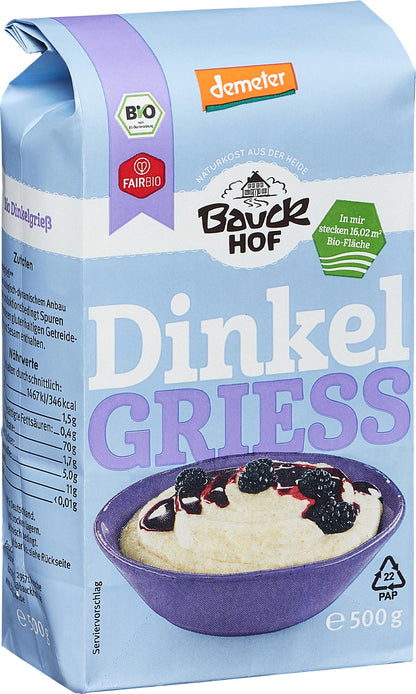 Bio Dinkel Vollkorngrieß von Bauckhof, Frühstücksprodukt, in 500g Packung, zeigt eine Schüssel mit gekochtem Dinkelgrieß