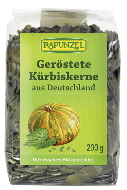 Geröstete Bio-Kürbiskerne von Rapunzel in 200g Packung, ideal zum Kochen und Verfeinern von Gerichten.