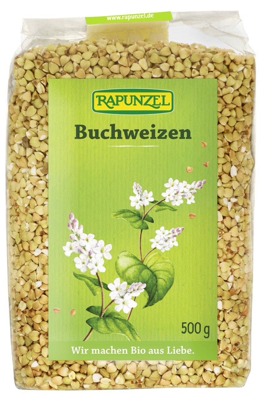 Bio Buchweizen von Rapunzel, für das Kochen geeignet, in einer 500g Packung, mit braunen Körnern auf weißem Hintergrund