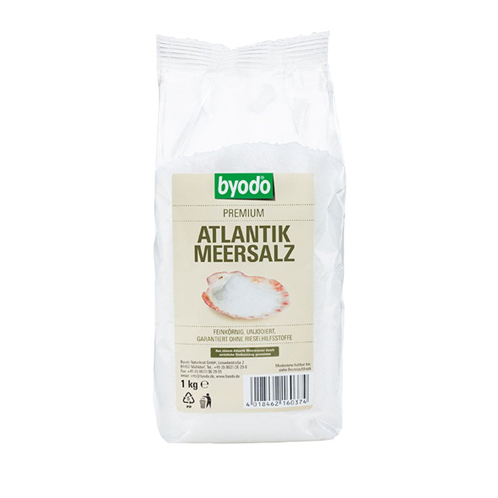 Feines Atlantik-Meersalz von Byodo, 1000g, ideal zum Kochen, sichtbare kristalline Salzflocken in einer transparenten Verpackung