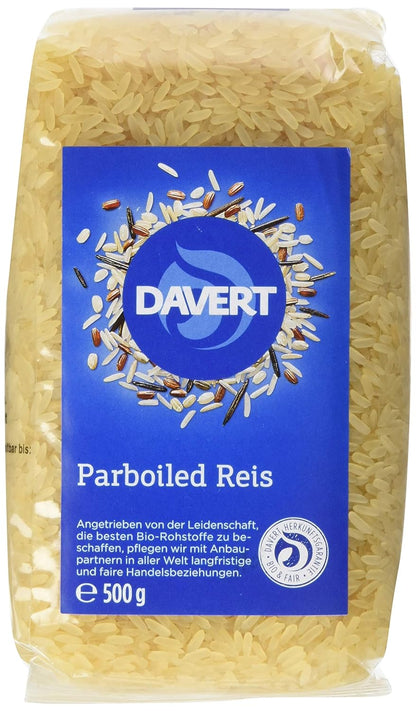 Vorderansicht der Packung Davert Bio Parboiled Reis, Langkorn, weiß, 4x500g, mit Reis im Kochprozess in einer Schüssel