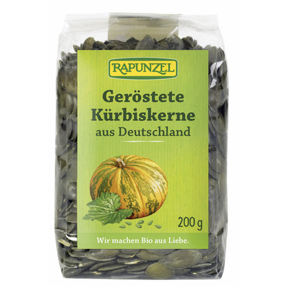 Geröstete Bio-Kürbiskerne von Rapunzel in 200g Packung, ideal zum Kochen und Verfeinern von Gerichten.