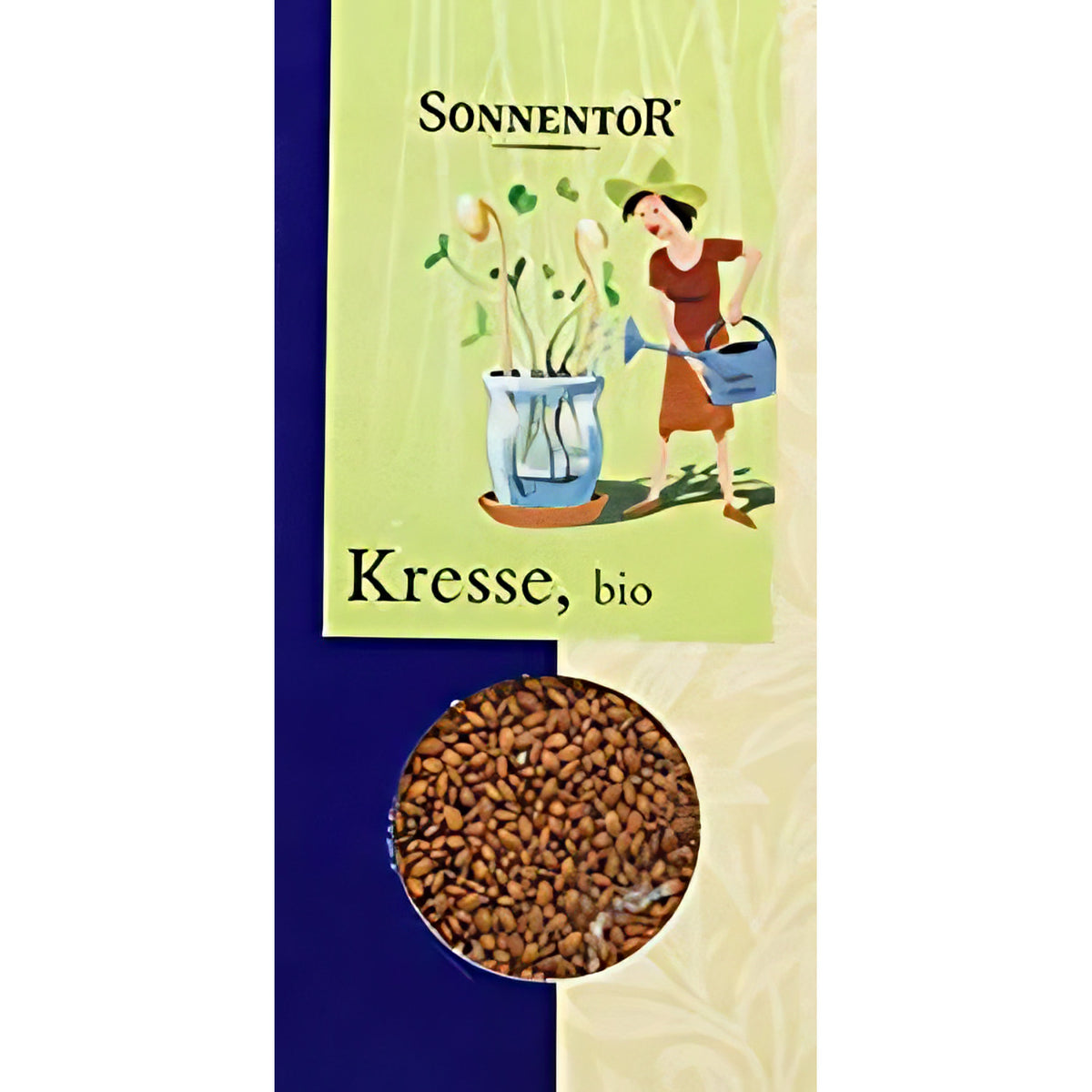 Frische Bio-Kresse von Sonnentor, ideal für das Frühstück, auf einem Teller serviert, mit grünen, zarten Keimlingen.