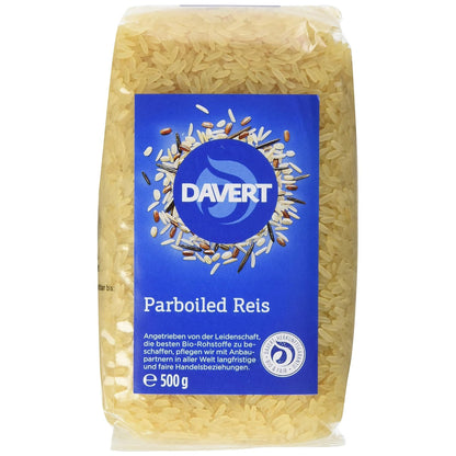 Vorderansicht der Packung Davert Bio Parboiled Reis, Langkorn, weiß, 4x500g, mit Reis im Kochprozess in einer Schüssel