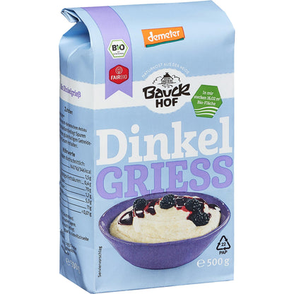 Bio Dinkel Vollkorngrieß von Bauckhof, Frühstücksprodukt, in 500g Packung, zeigt eine Schüssel mit gekochtem Dinkelgrieß