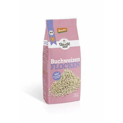 Bio Buchweizenflocken von Bauckhof, glutenfrei und Demeter-zertifiziert, in einer Schüssel für gesundes Kochen.