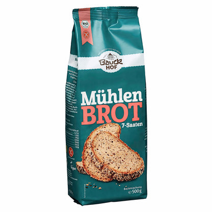 Packung Bauckhof Mühlenbrot 7-Saaten Backmischung, stehend und freigestellt auf weißem Hintergrund.