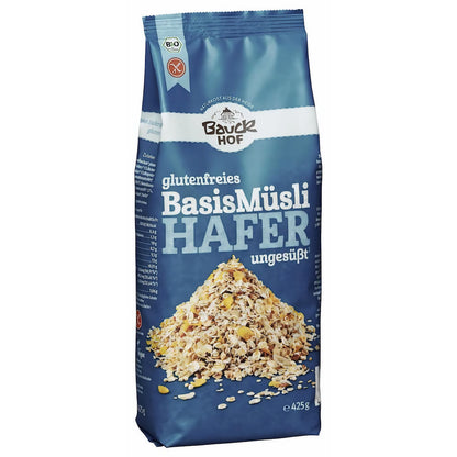 Bauckhof Hafermüsli Basis glutenfrei in blauer Verpackung, frontal fotografiert auf weißem Hintergrund.