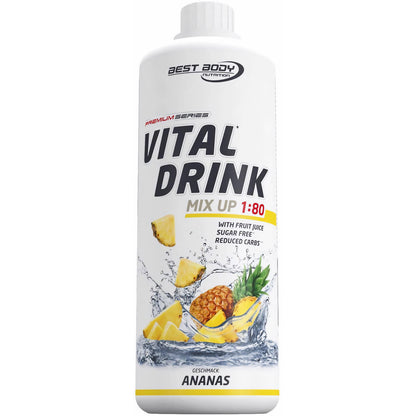 Best Body Nutrition Vitaldrink Ananas, Flasche schräg von vorne, Ananasstücke und Wasser-Splash auf dem Etikett.