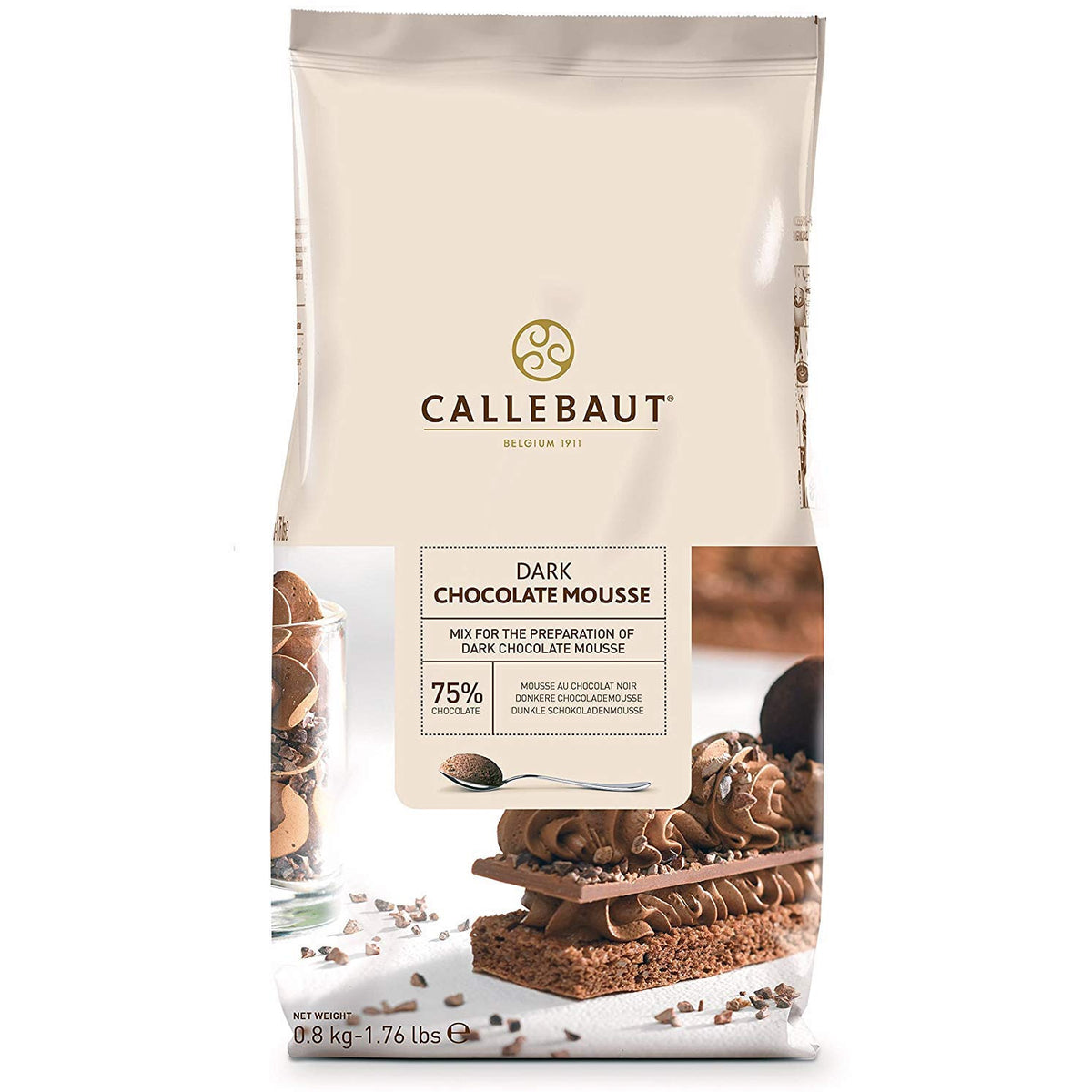 Callebaut Dark Chocolate Mousse 800g Beutel, frontal fotografiert, mit Abbildungen von Schokoladenmousse auf Gebäck und Glas mit dunkler Schokolade.