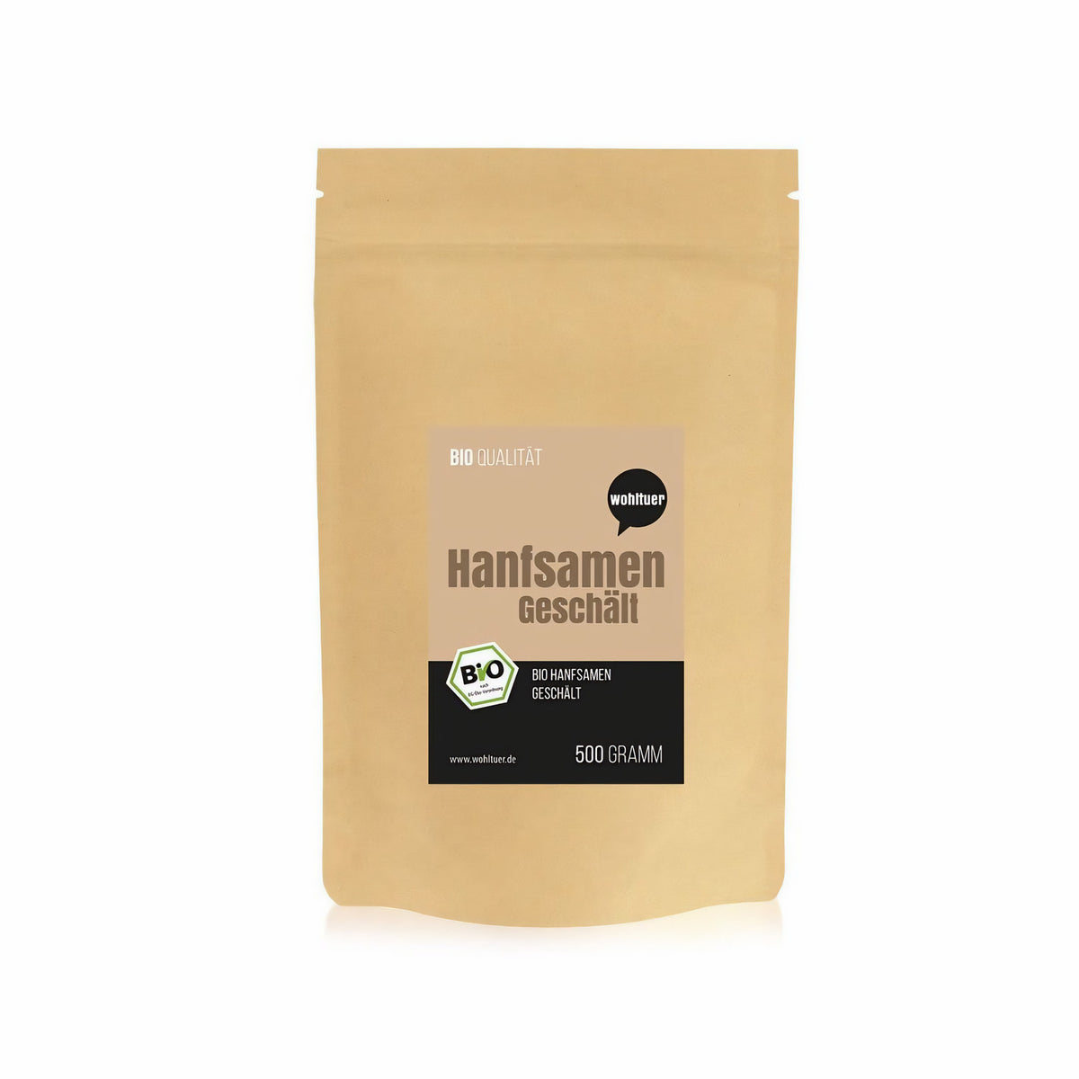 Bio Hanfsamen von Wohltuer, geschält, in einer großen Verpackung, als nährstoffreiches Superfood, auf einem weißen Hintergrund.