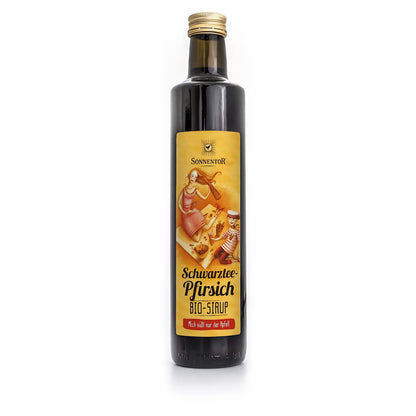 Sonnentor Schwarztee-Pfirsich Sirup 500ml, einzelne Flasche freigestellt vor weißem Hintergrund, Etikett gut lesbar.