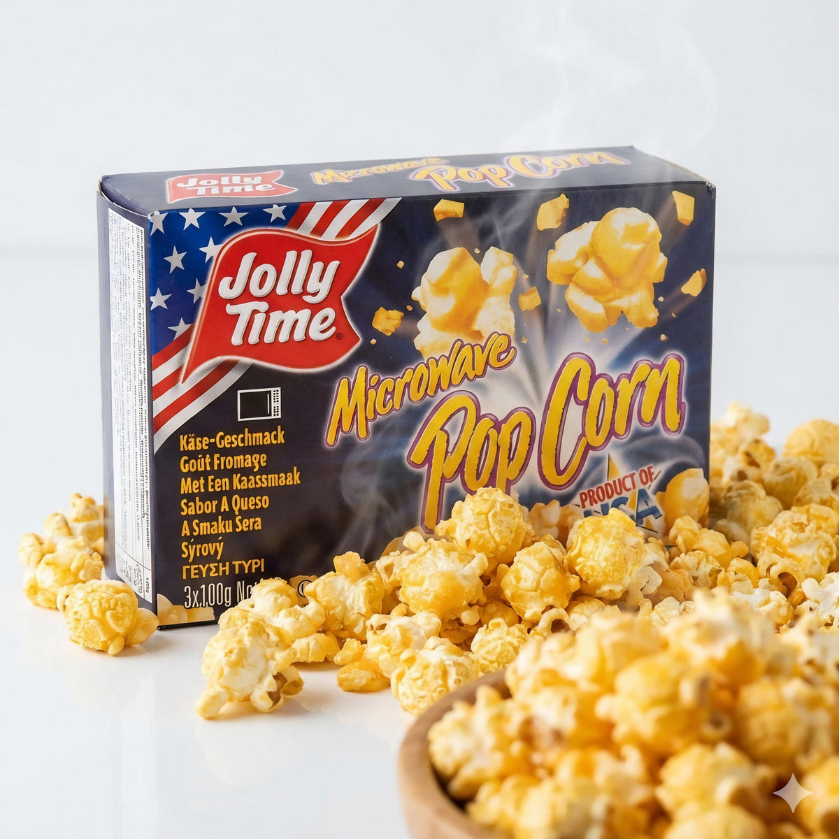Jolly Mikrowellen-Popcorn Cheese, 3 x 100 g, Snacks mit Käsegeschmack, in einer Schüssel auf einem Tisch.