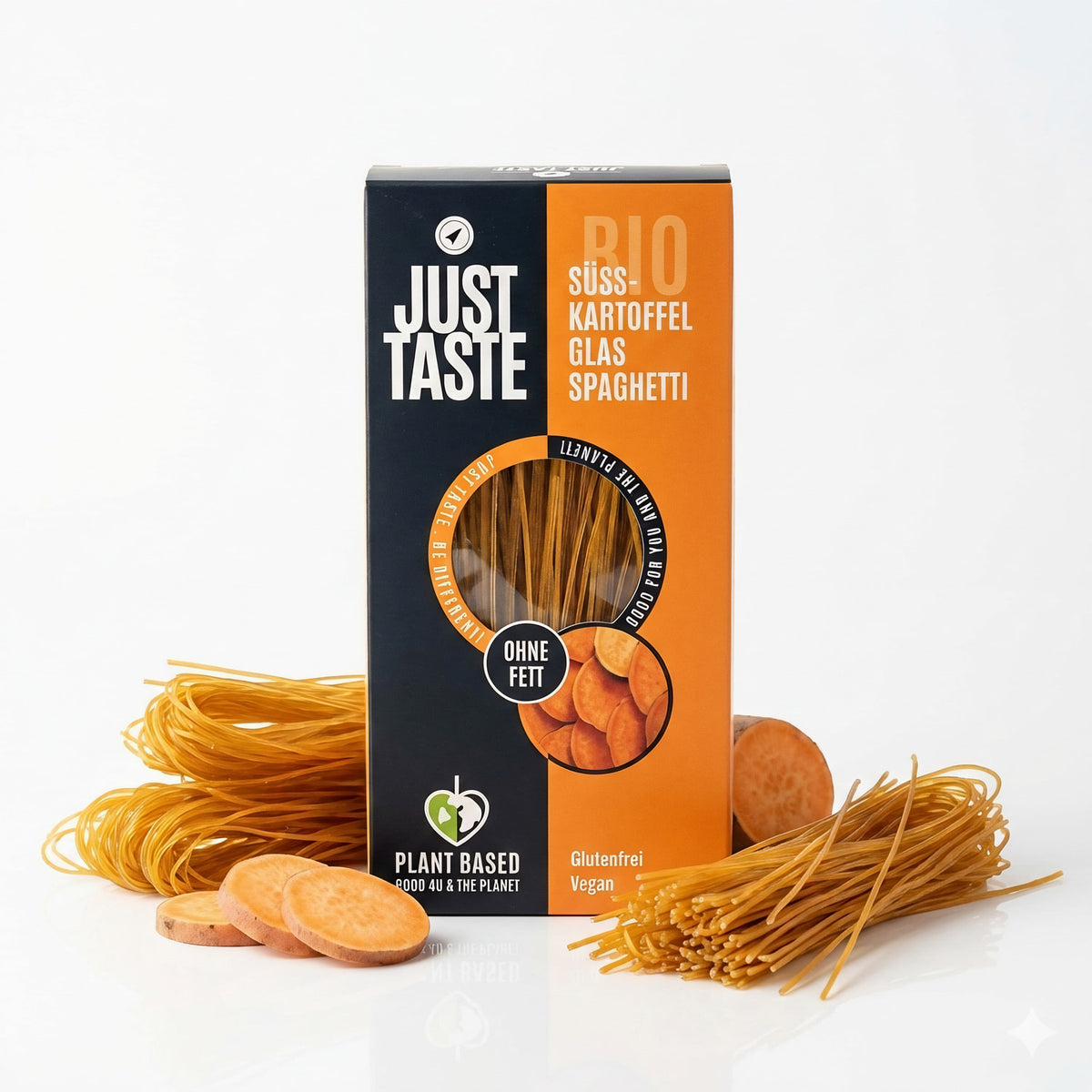 Bio Süßkartoffel-Kurkuma-Glas-Spaghetti von Just Taste, gekochte Gemüsenudeln in einer transparenten Glasverpackung.