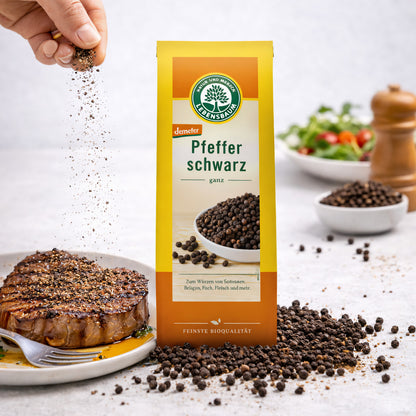 Schwarzer Bio-Pfeffer von Lebensbaum, ganze Pfefferkörner in einer Packung ab 50 g, für Gewürze und Saucen.