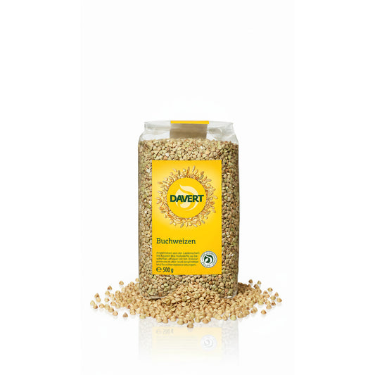 Bio-Buchweizen von Lebensbaum, 500g, ideal zum Backen, zeigt die Packung mit Buchweizen in einer natürlichen Umgebung