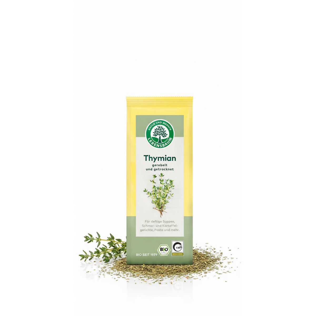 Getrockneter Bio-Thymian von Lebensbaum in gerebelter Form, ideal zum Kochen, auf einem weißen Hintergrund.