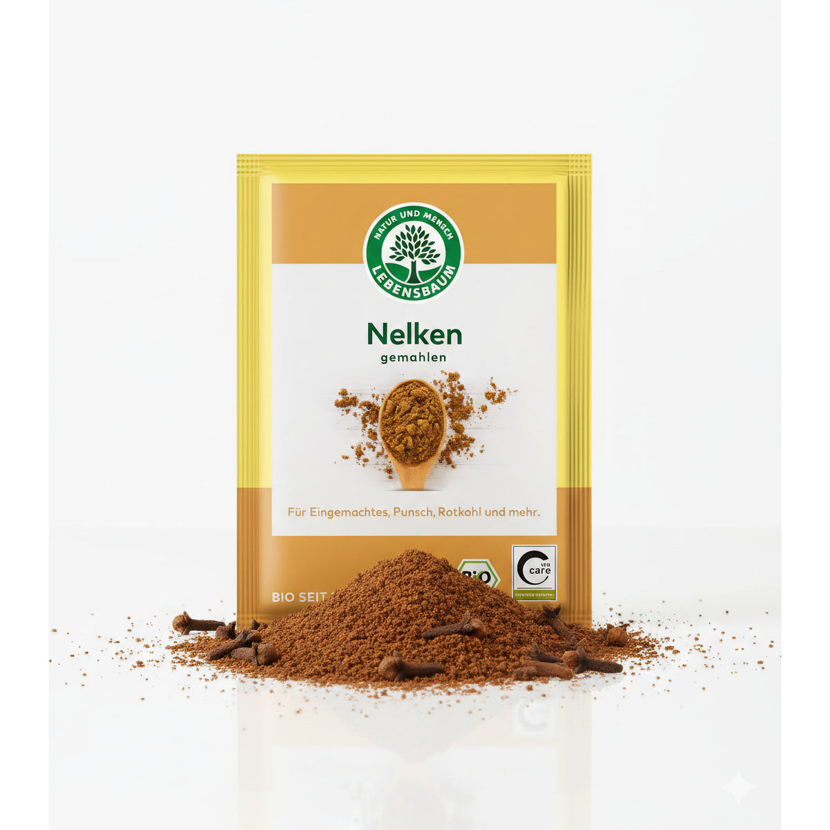 Gemahlene Bio Nelken von Lebensbaum, ideal zum Kochen, in einer 10g Packung, zeigt die Gewürznelken in einer Schale