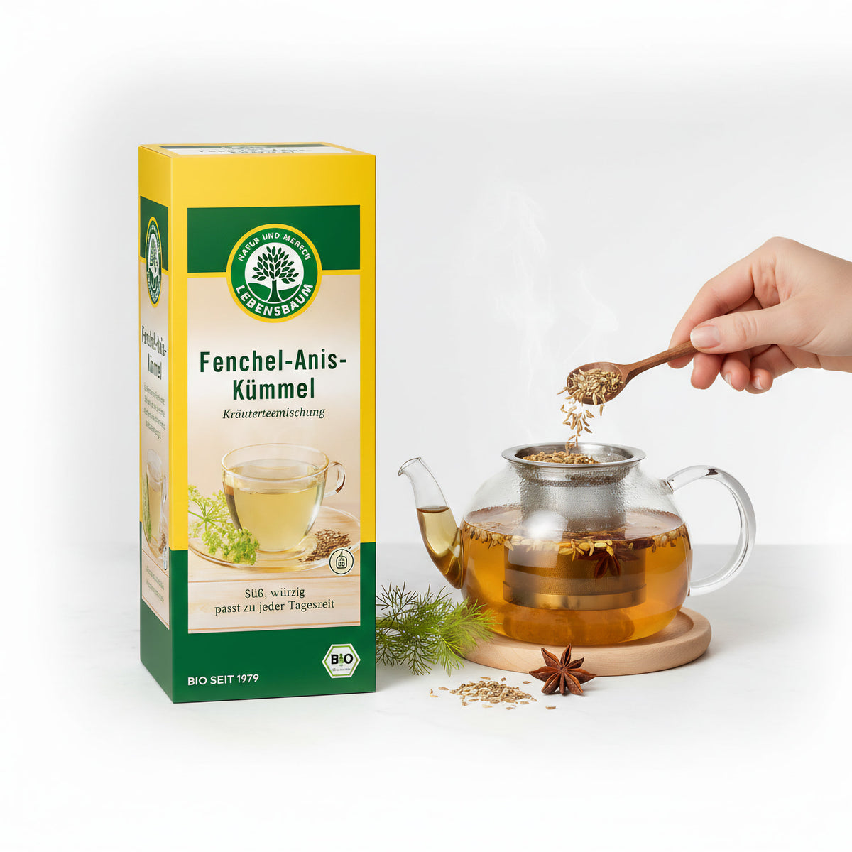 Lebensbaum Bio Tee Fenchel-Anis-Kümmel, Frühstückstee in einer transparenten Packung mit Teeblättern und Kräutern.