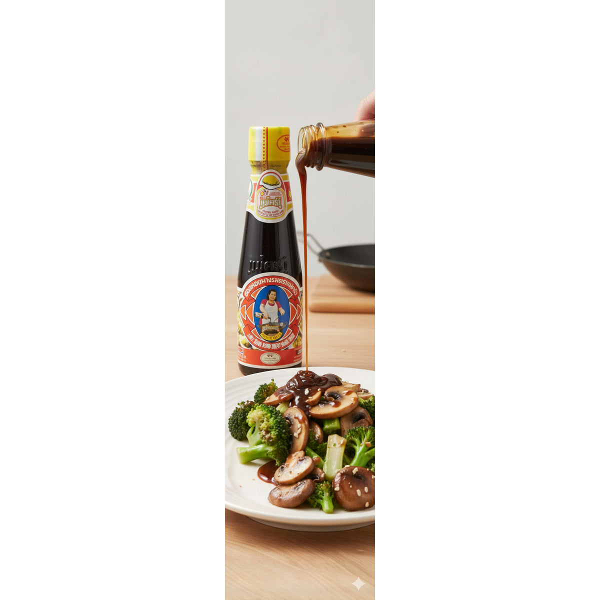 Maekrua Austernsauce in einer 150ml Flasche, ideal zum Kochen, mit dunkler Sauce und asiatischem Geschmack.