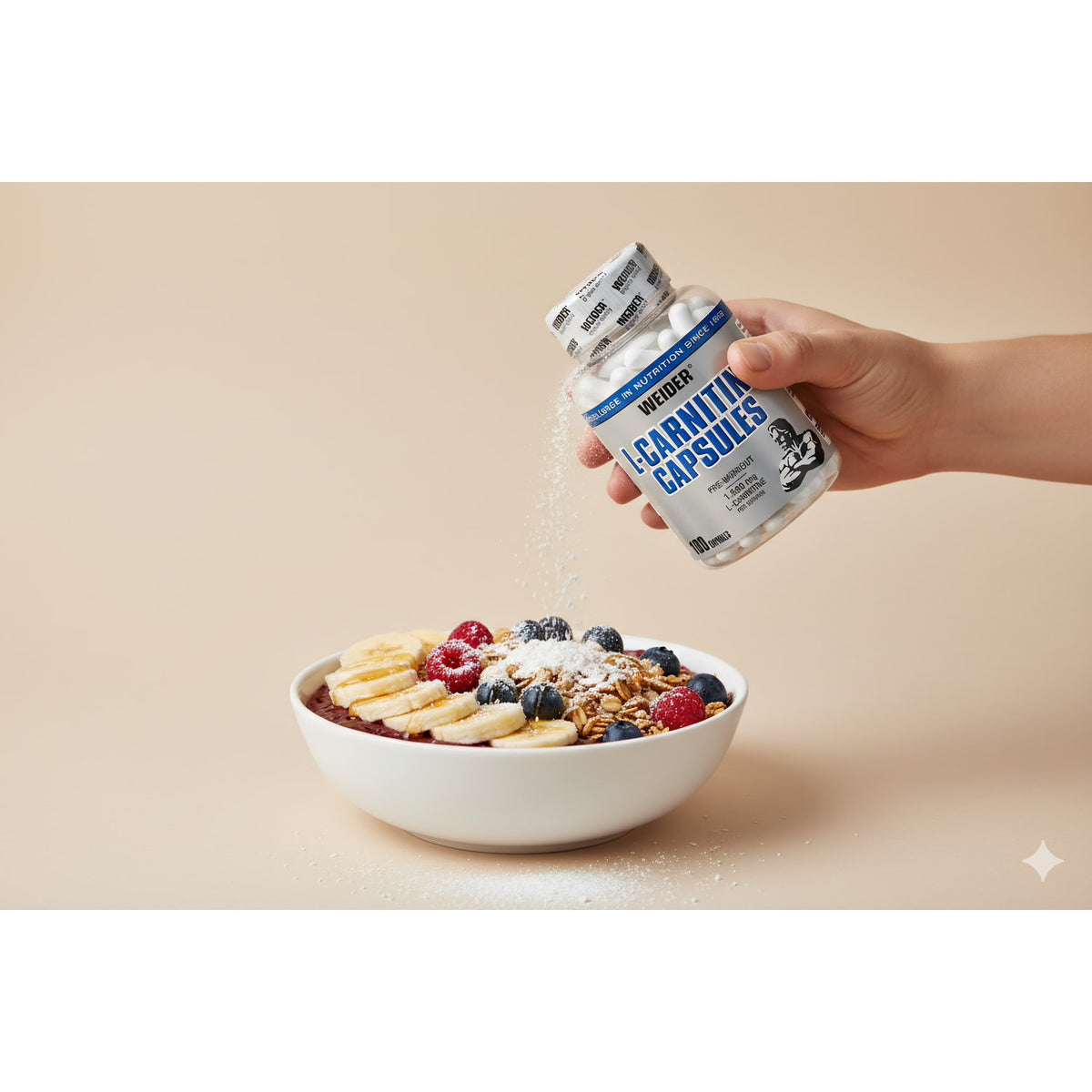 Hochdosierte Weider L-Carnitin Kapseln, Amino Kapseln und Tabletten, in einer geöffneten Packung auf weißem Hintergrund
