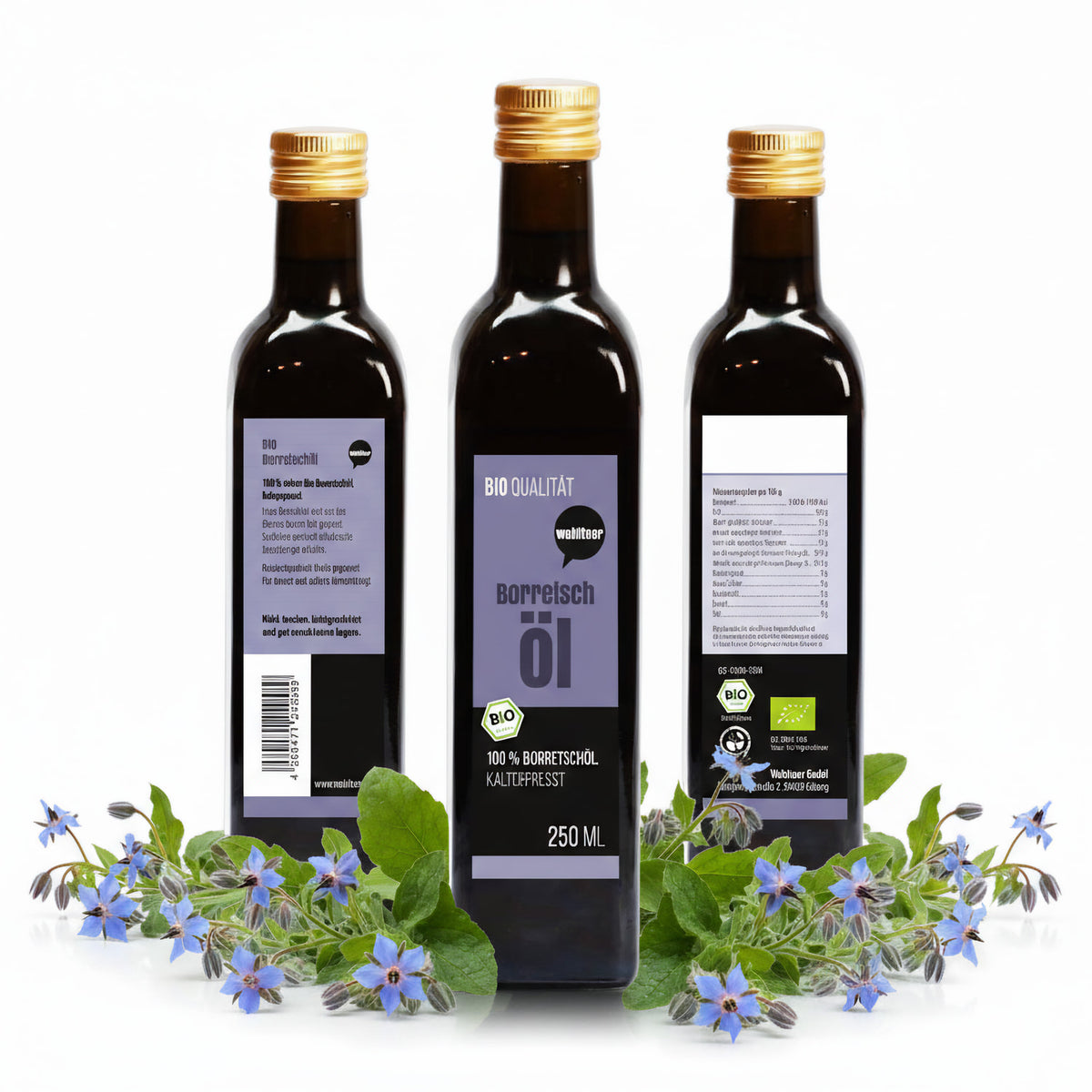 Drei Flaschen wohltuer borretschöl nativ 250ml mit goldfarbenem Deckel, umgeben von frischen Borretschblüten und grünen Blättern, Vorder-, Rück- und Seitenetikett sichtbar.