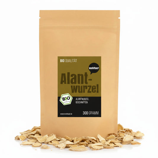 Beutel wohltuer Bio Alantwurzel geschnitten 300g, stehend auf einer Schicht getrockneter Alantwurzel-Scheiben.