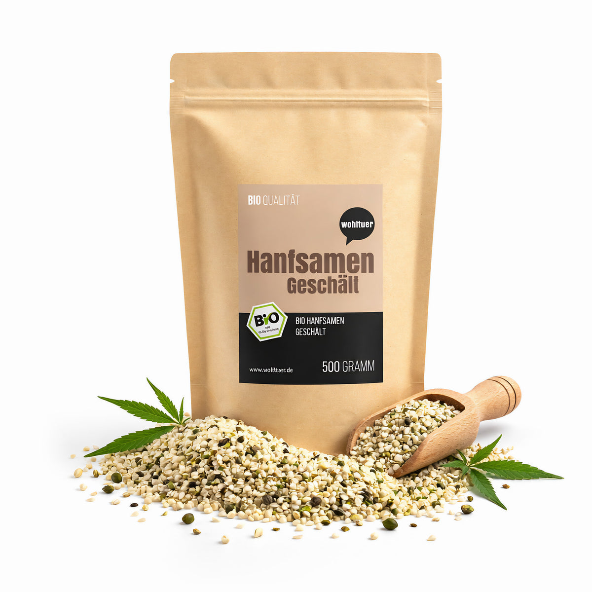 Geschälte Bio-Hanfsamen von Wohltuer, Superfood, in einer Schale, nah aufgenommen, frische und gesunde Samen sichtbar