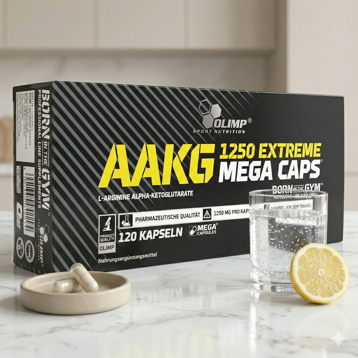 Olimp AAKG Extreme Megacaps, 300 Kapseln, Amino-Kapseln, nahe Ansicht der schwarzen Kapseln in einer Dose