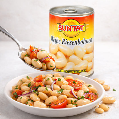 Weiße Riesenbohnen von Suntat in 6x400g Packungen, zum Kochen geeignet, geöffnete Dose mit Bohnen in Wasser sichtbar