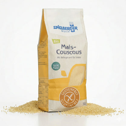 spielberger mais couscous 500g Packung frontal, couscous lose um die Verpackung verteilt, ohne sichtbare Maiskörner