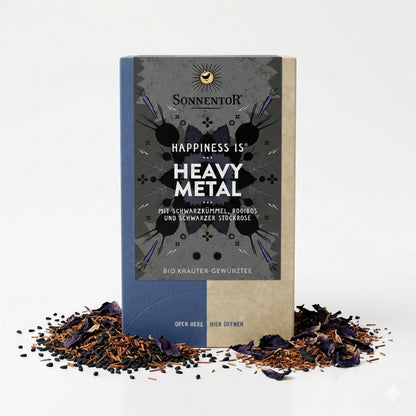 Packung Sonnentor Heavy Metal Kräutertee mit losem Tee, Gewürzen und Blütenblättern auf weißem Untergrund.
