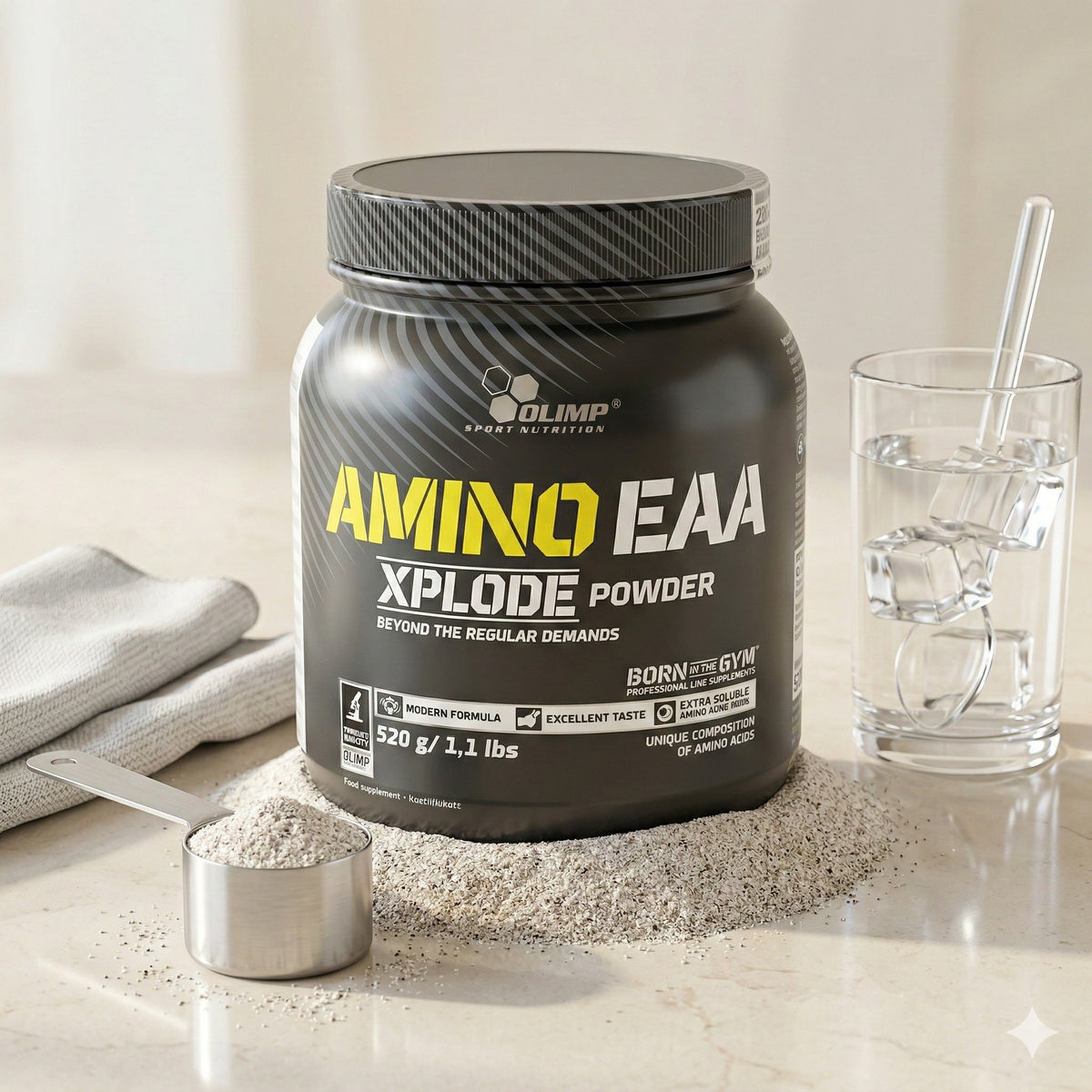 Olimp Amino EAA Xplode Pulver, 520 g, zeigt das Pulver in einer Dose mit grüner Verpackung und einem Sportler im Hintergrund