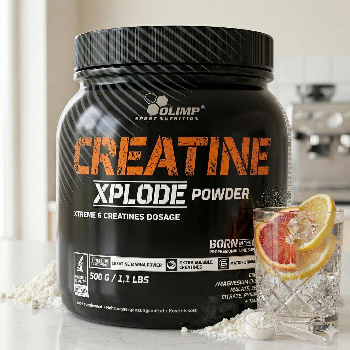 Olimp Creatine Xplode Pulver in einer transparenten Dose, weißes Pulver für Muskelaufbau und Energie.