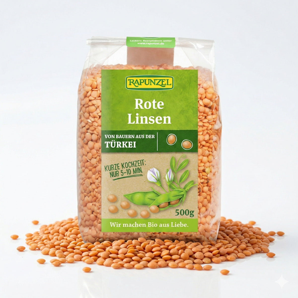 Rote Bio Linsen von Rapunzel, für Kochen geeignet, in einer Schüssel auf einem Holztablett, 500g Packung