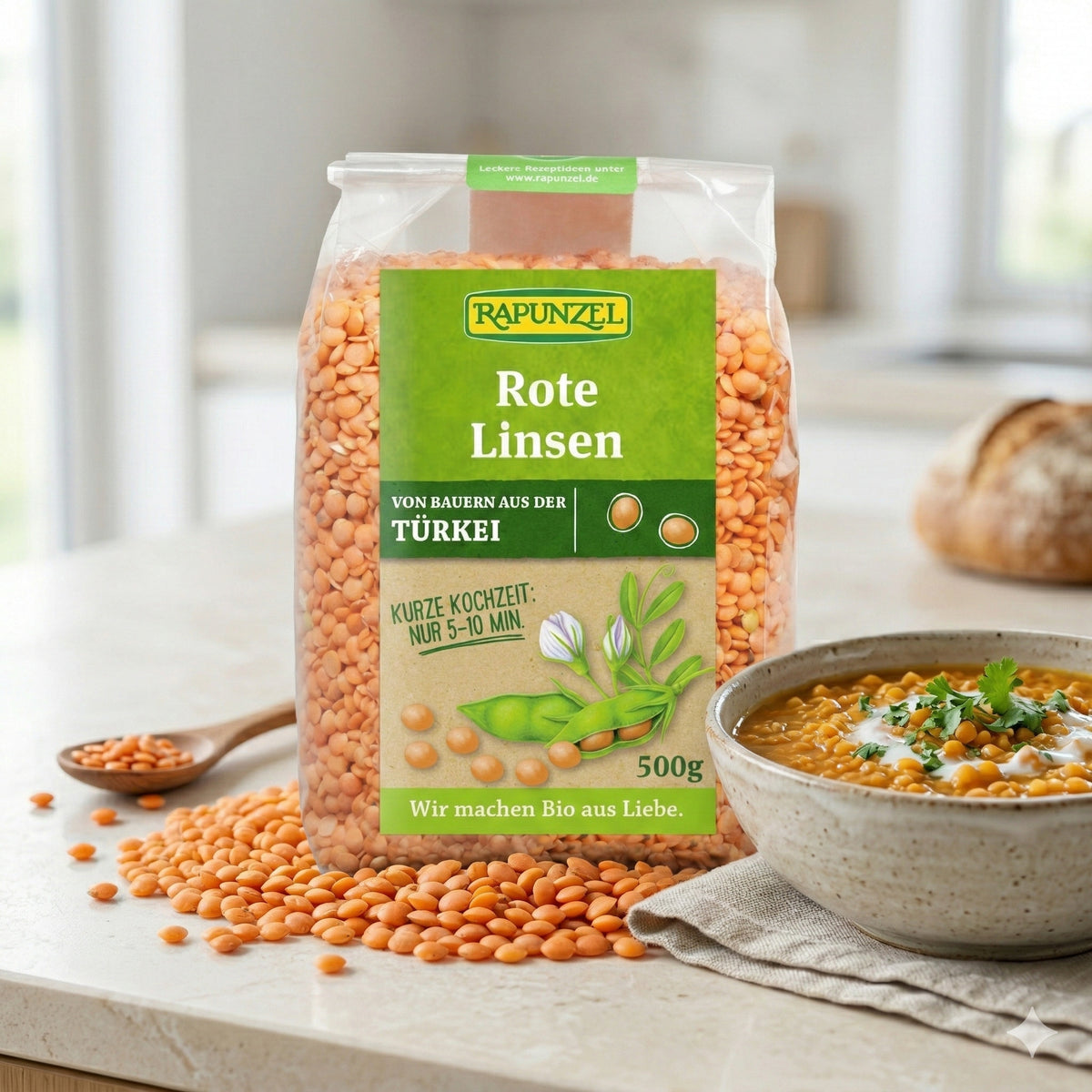 Rote Bio-Linsen von Rapunzel in 500g-Packung, perfekt zum Kochen, sichtbar in der Verpackung.