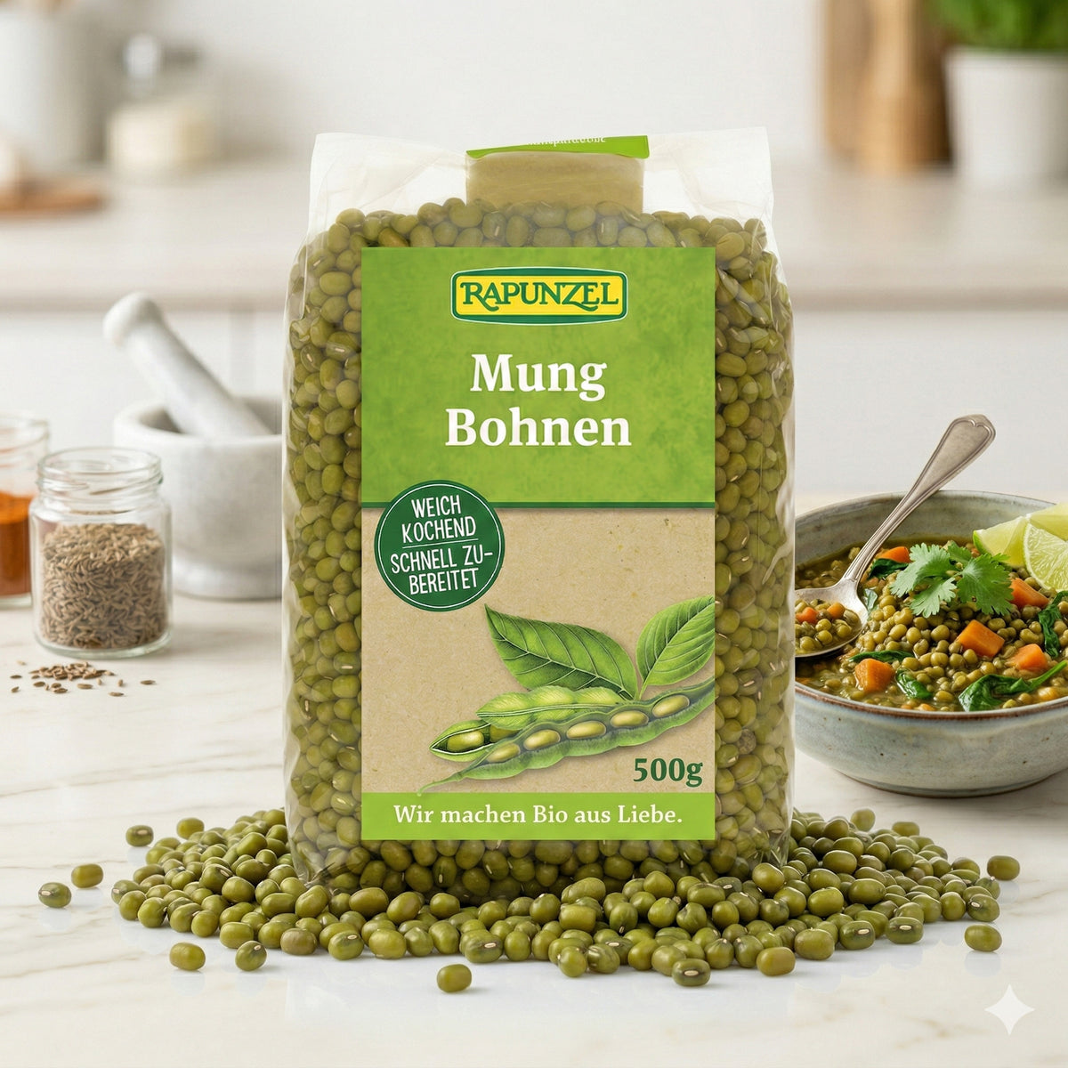 Rapunzel Bio Mungbohnen in einer Schüssel, frisch gekochte grüne Mungbohnen zum Kochen, naturbelassen, 500g.
