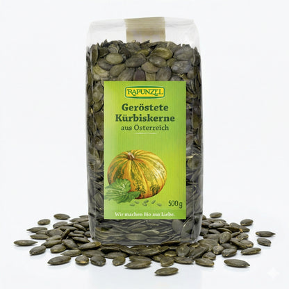 Geröstete Bio Kürbiskerne von Rapunzel in einer Schüssel, ideal zum Kochen, ab 500g, naturbelassen und gesund.