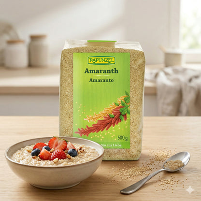 Bio Amaranth Samen von Rapunzel, für Kochen, innerhalb einer Schüssel mit Amaranth Körnern auf weißem Hintergrund