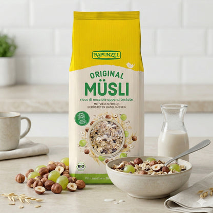 Bio Müsli von Rapunzel, natürliches Frühstück mit Hafer, Nüssen und getrockneten Früchten in einer 2kg-Packung