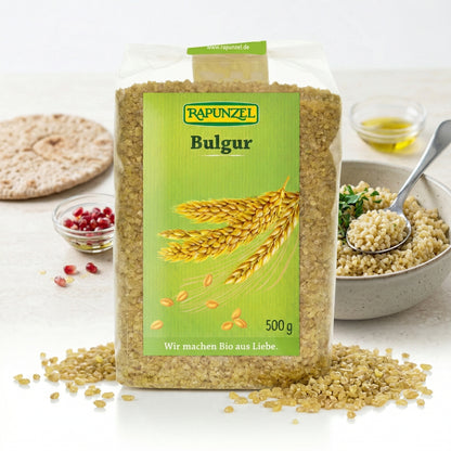 Bio Bulgur von Rapunzel, 500g, im Kochen-Produktbild, zeigt die trockenen Bulgur-Körner in einer Schüssel.