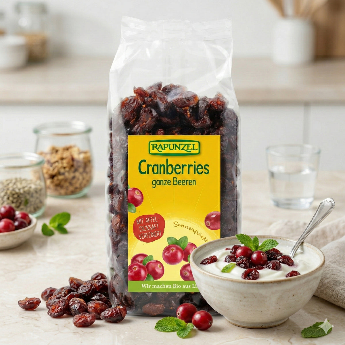 Getrocknete Bio-Cranberries von Rapunzel, nährstoffreiche Früchte in einer 100g-Packung.
