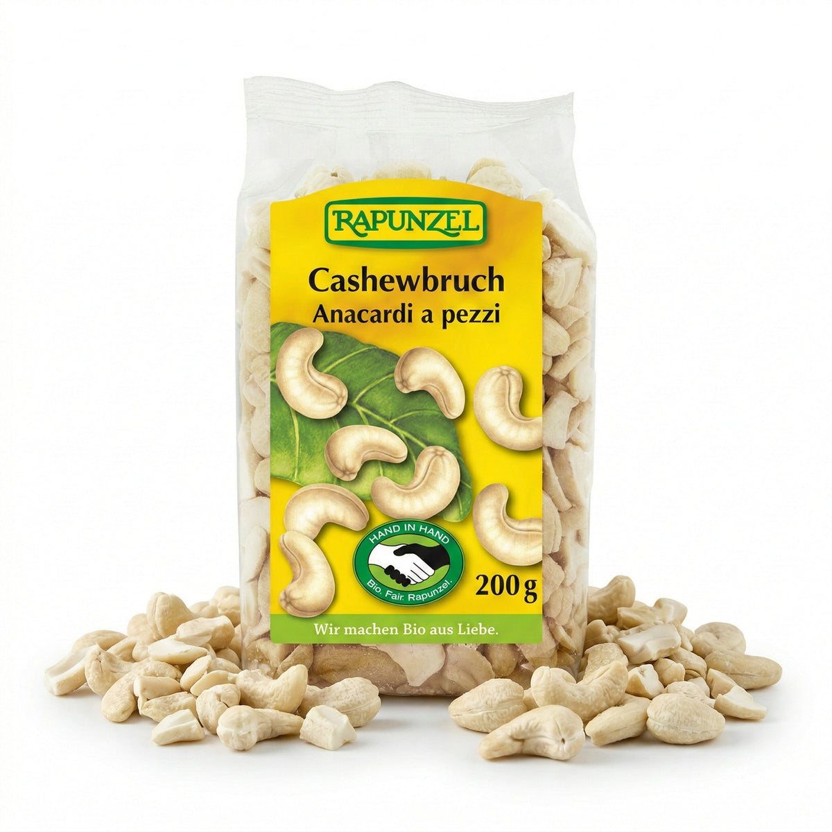 Bio Cashewbruch von Rapunzel, 500g, für Kochen, grob geschnittene Cashewkerne auf weißem Hintergrund