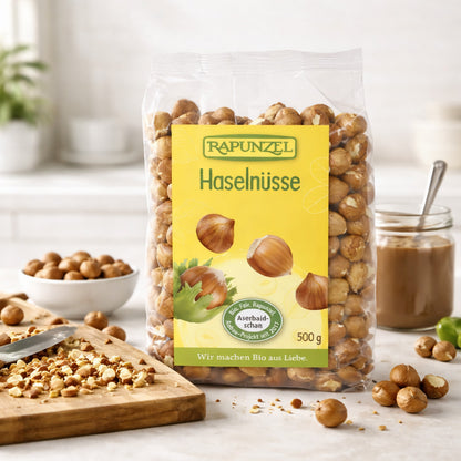 Bio Haselnüsse von Rapunzel, 500g, für Kochen, mit braunen Haselnüssen in einer transparenten Schüssel