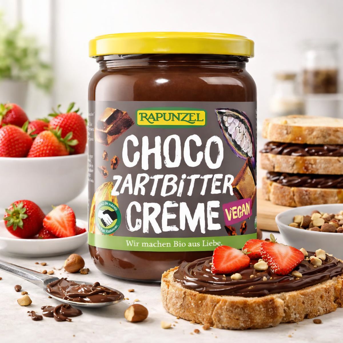 Bio Zartbitterschokolade-Aufstrich von Rapunzel, cremig und schokoladig, ideal zum Kochen und Verfeinern von Desserts, ab 500g.