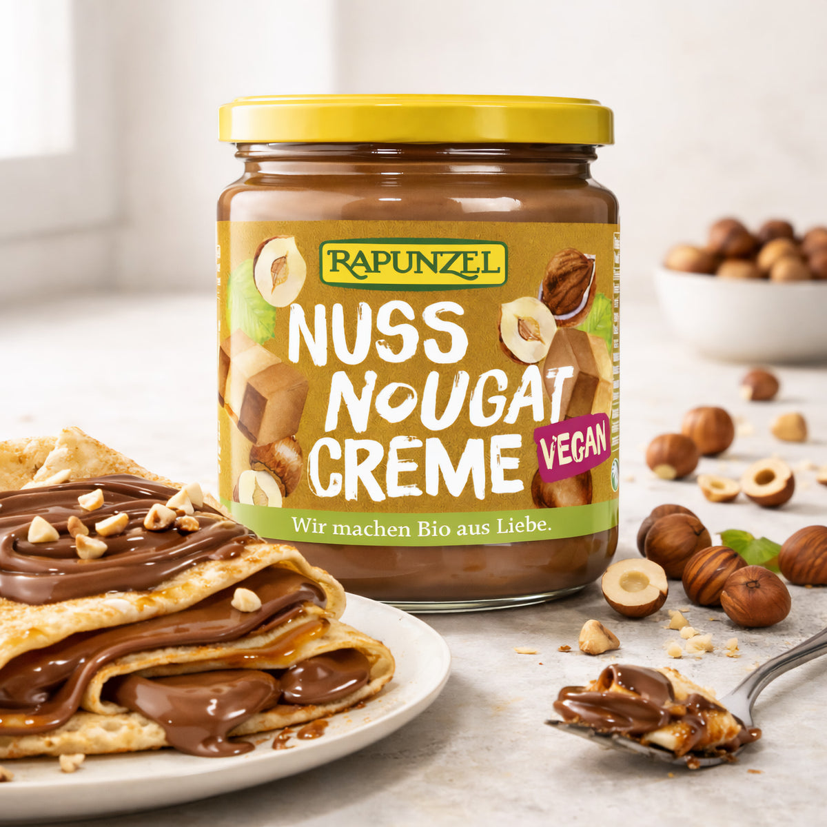 Veganer Rapunzel Bio Nuss-Nougat-Creme in Glas, cremige Konsistenz, ideal zum Kochen und Backen, ab 250g.