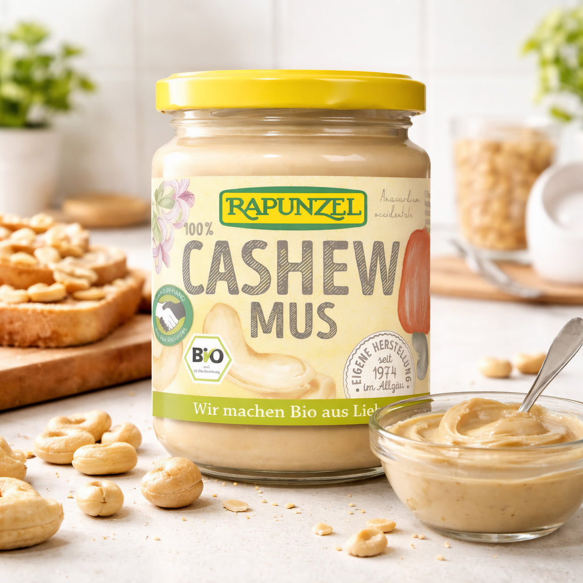 Bio Cashewmus von Rapunzel in einem Glas, ideal zum Kochen, zeigt cremige Textur und natürliche Farbe